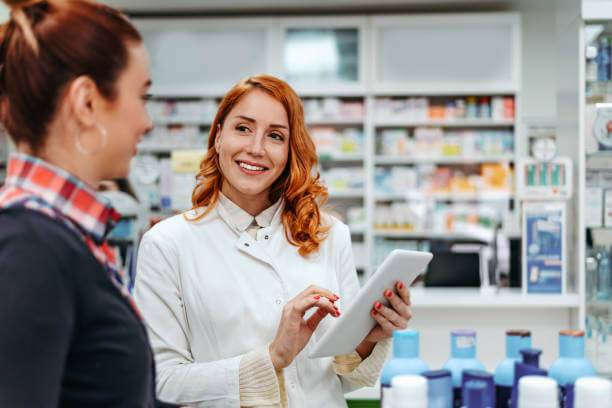 A friendly pharmacist and a happy patient exchanging smiles at the pharmacy, reflecting trust and personalized care in hormone therapy.