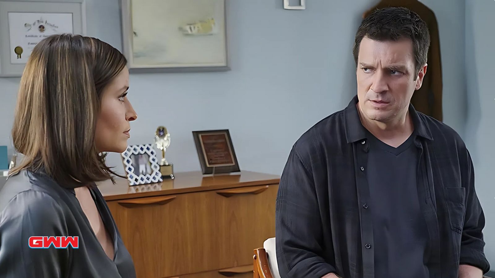 Nathan Fillion and Alyssa Diaz discussing a case in The Rookie Series