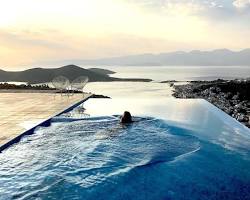 Private villa with infinity poolの画像