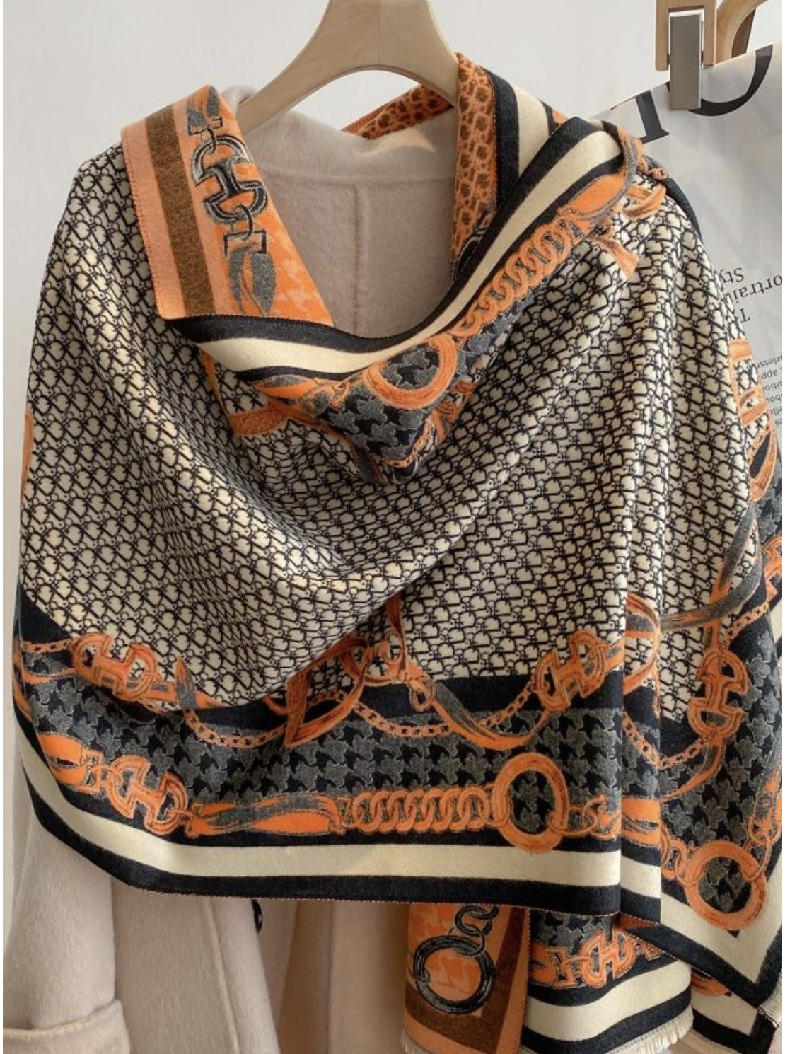 Wrap réversible à étrier orange/noir – Châle artisanal à Winding River