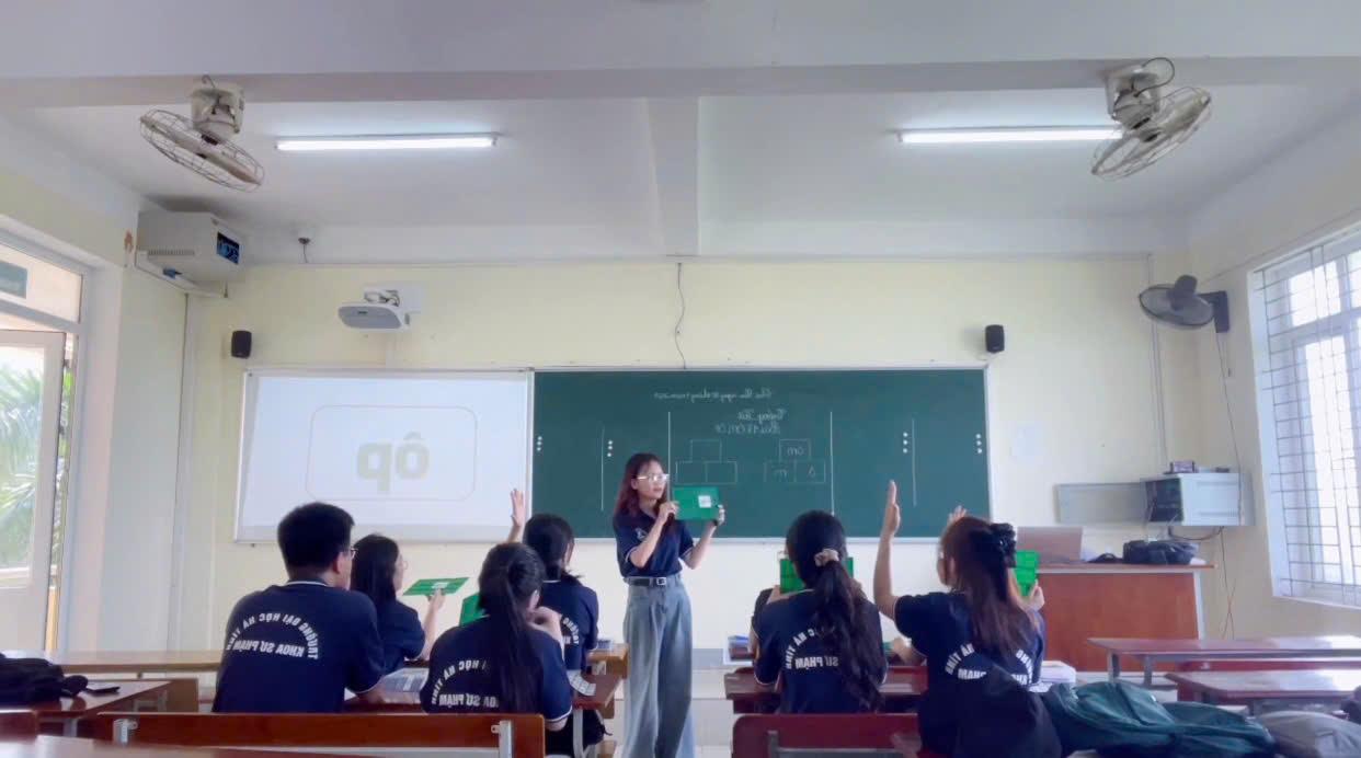 Lý do chọn ngành Sư phạm - Trường Đại học Hà Tĩnh: Khi ước mơ theo đuổi nghề giáo gieo mầm từ mảnh đất miền Trung thân thương