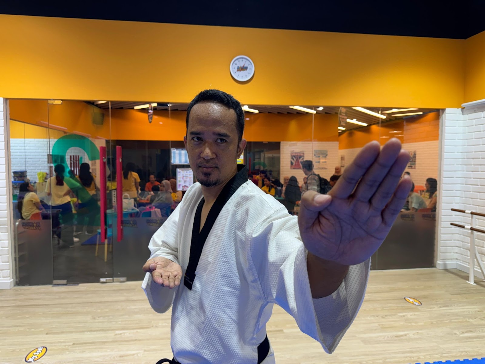 Taekwondo Blocks Techniques - Supported Hand Blade Outward Block (Sonnal-Kodureo-Bakkat-Makgi) 