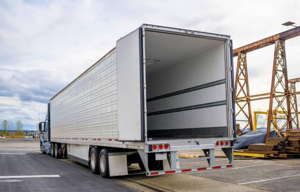 45,100+ Loading Empty Truck Stock Photos, Pictures & Royalty-Free Images - iStock