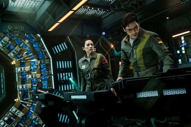 4.THE CLOVERFIELD PARADOX 3