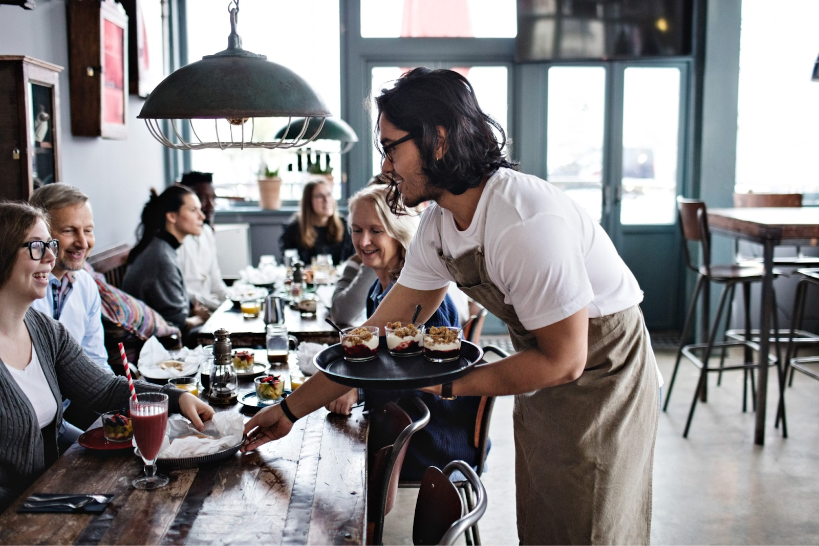 Để kinh doanh mã ngành ăn uống, chủ doanh nghiệp cần đảm bảo chất lượng an toàn thực phẩm