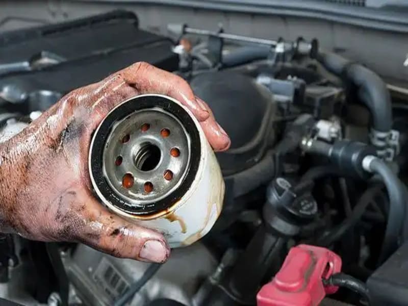Lọc dầu xe nâng bị hỏng hay sử dụng nhiên liệu kém chất lượng đều là nguyên nhân làm hỏng động cơ