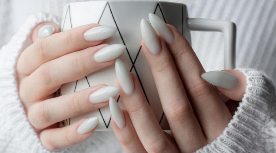 Classic White Nail Designs: Timeless Elegance