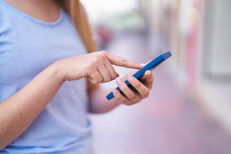 woman sending a text message