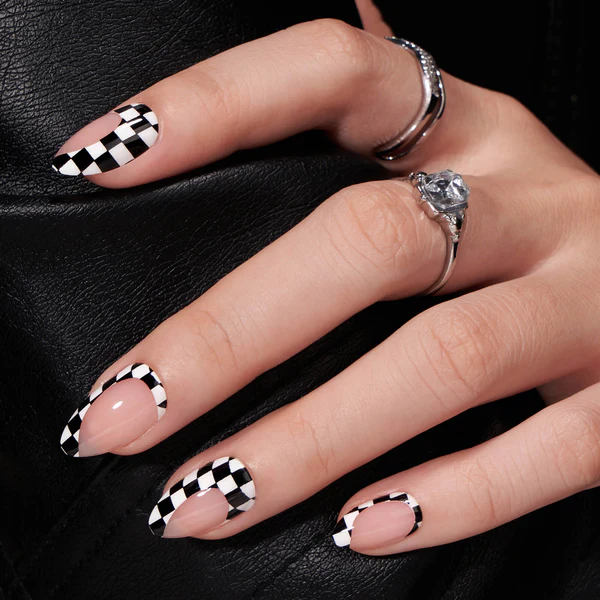 Olivia Rodrigo Nails (Checkerd Press-ons)