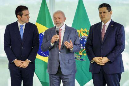 Homens de terno e gravata

O conteúdo gerado por IA pode estar incorreto.