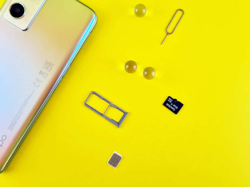 Changing a smartphone's SIM card with a SIM ejection tool