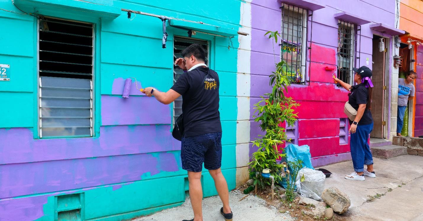 A person painting a house

AI-generated content may be incorrect.