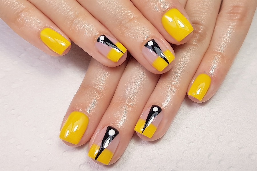 Art Deco patterns add vintage sophistication to French nail tip design.