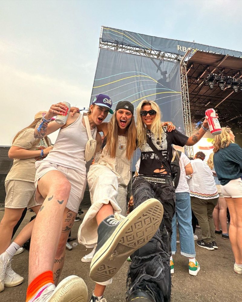 Cyrus with her friends on a music festival