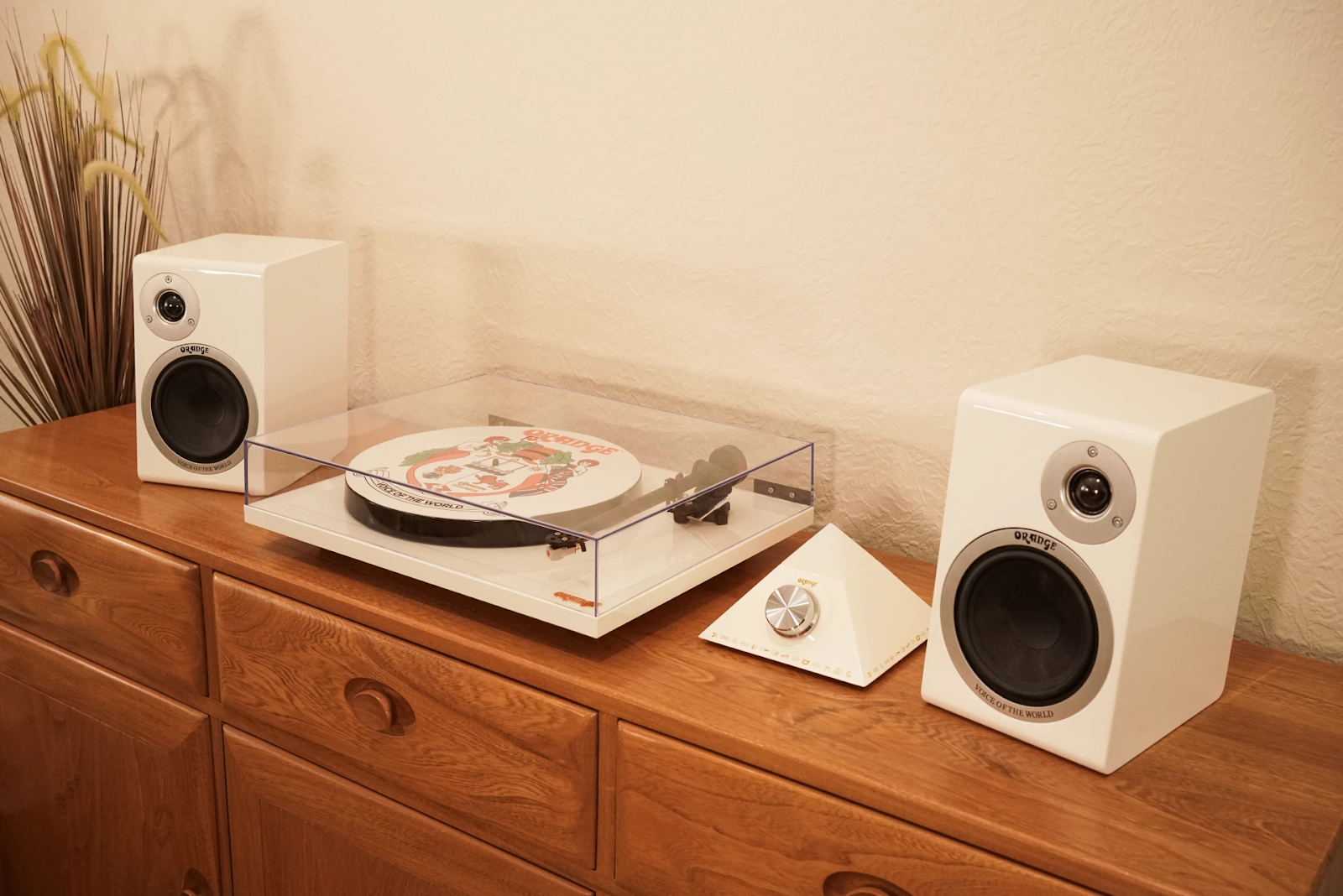 Orange Amps O Turntable with Pyramid System speakers.