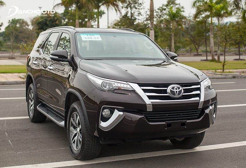 Ngoại thất Toyota Fortuner 2017 cũ
