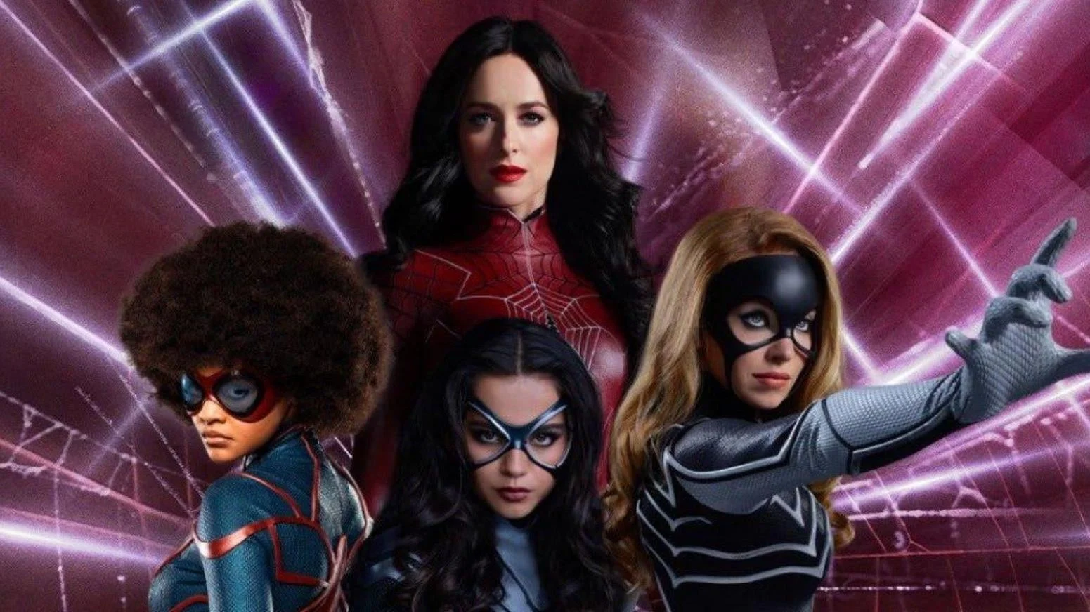 Grupo de superhéroes liderados por Madame Web, interpretada por Dakota Johnson, posando en trajes de superhéroe frente a un fondo de líneas de luz futuristas.