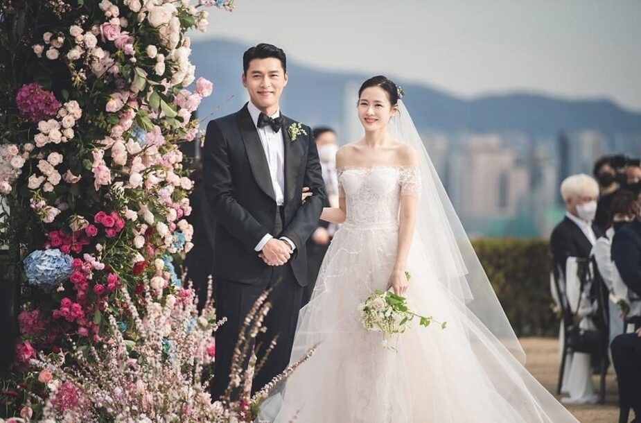 This contain an image of Hyun Bin and Son Ye Jin