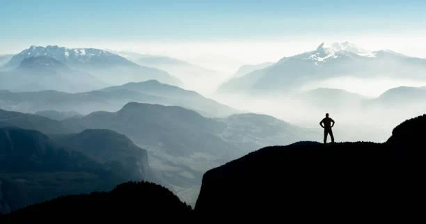 15 Mountains Seen Through Layers of Fog, fog mountain, layered mist, nature, landscape, haze peaks, hidden summit