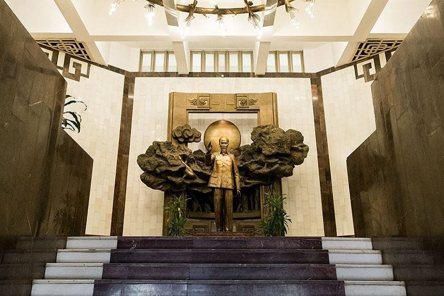 Statue of President Ho Chi Minh in the lobby