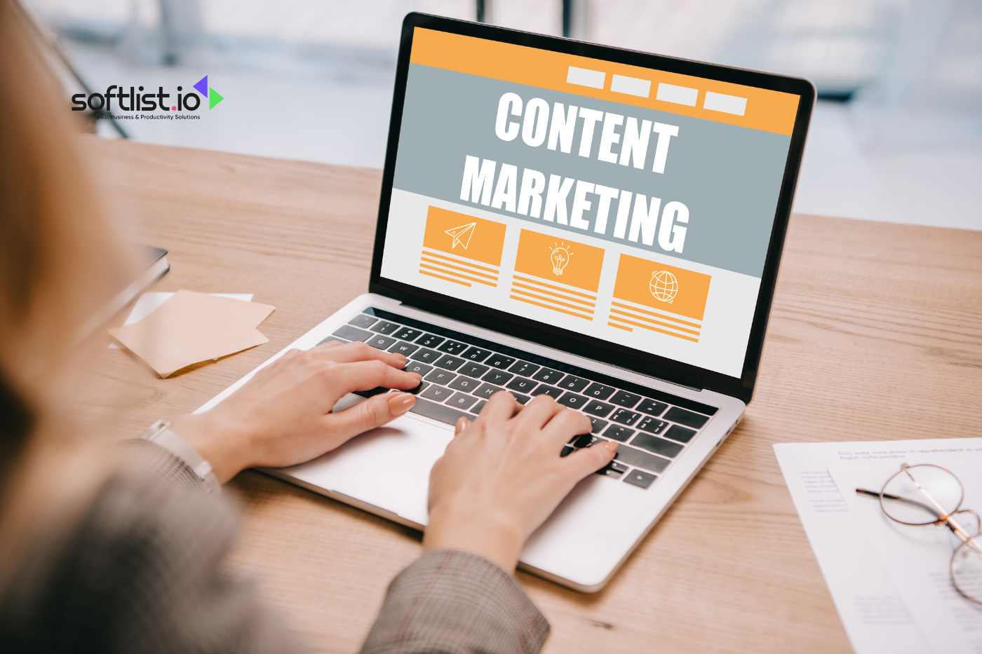 content marketing in a laptop