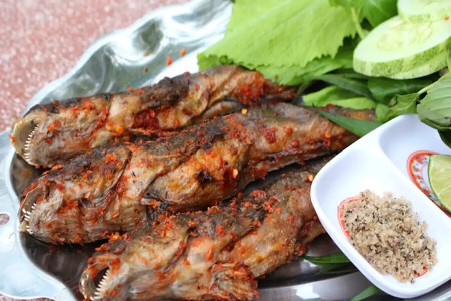 Grilled Mudskipper is a favourite dish of many tourists. Source: Traveloka 