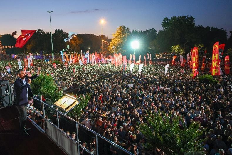 Yüzüncü günde Saraçhane'de tarihi miting! Özgür Özel halka seslendi