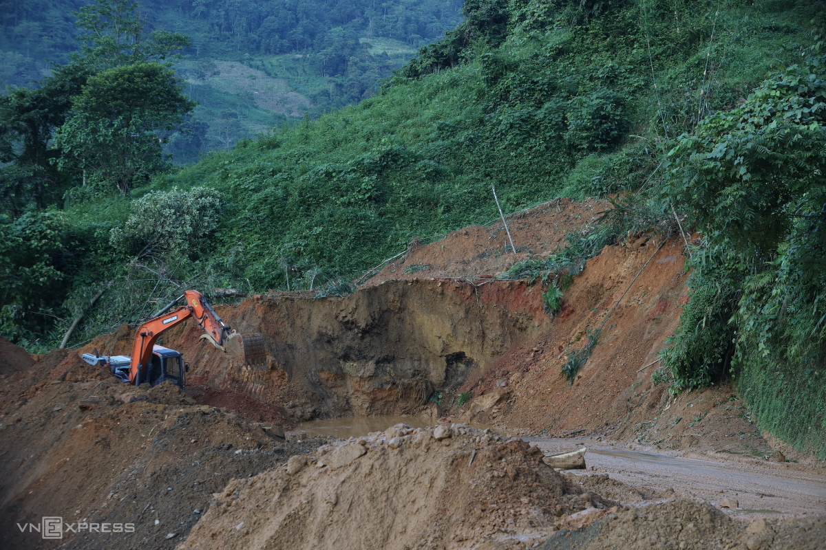 road erosion in Ha Giang 