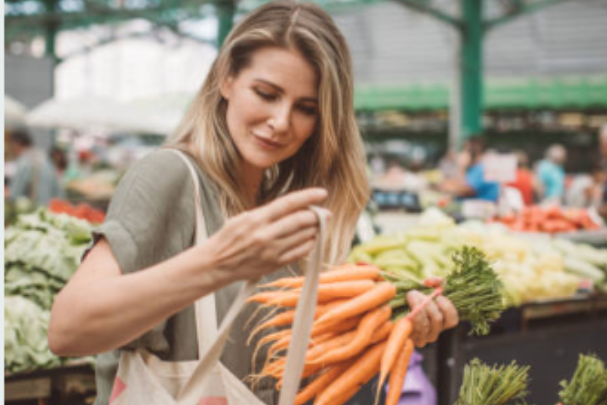 Top 10 Seasonal Food Experiences for Solo Female Travelers