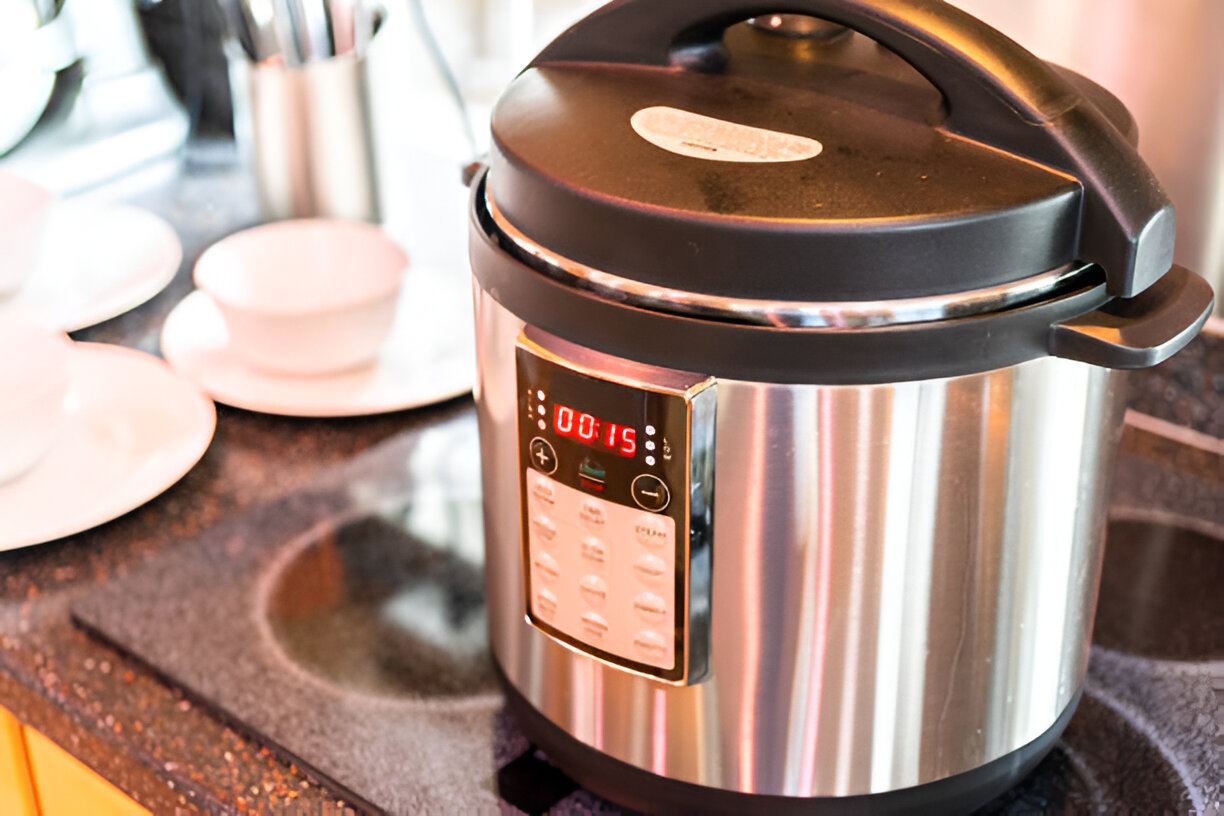 Presto modern dilengkapi dengan fitur otomatis pengatur waktu, penghangat dan program masak khusus