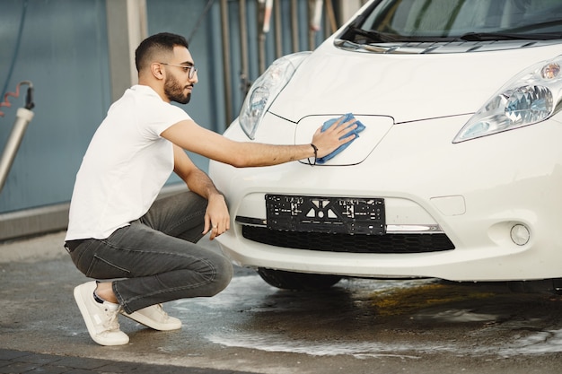 How to Keep Your Car Looking New with Regular Car Wash