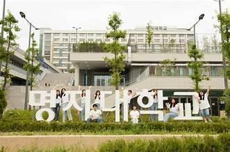 A group of people posing for a picture

AI-generated content may be incorrect.