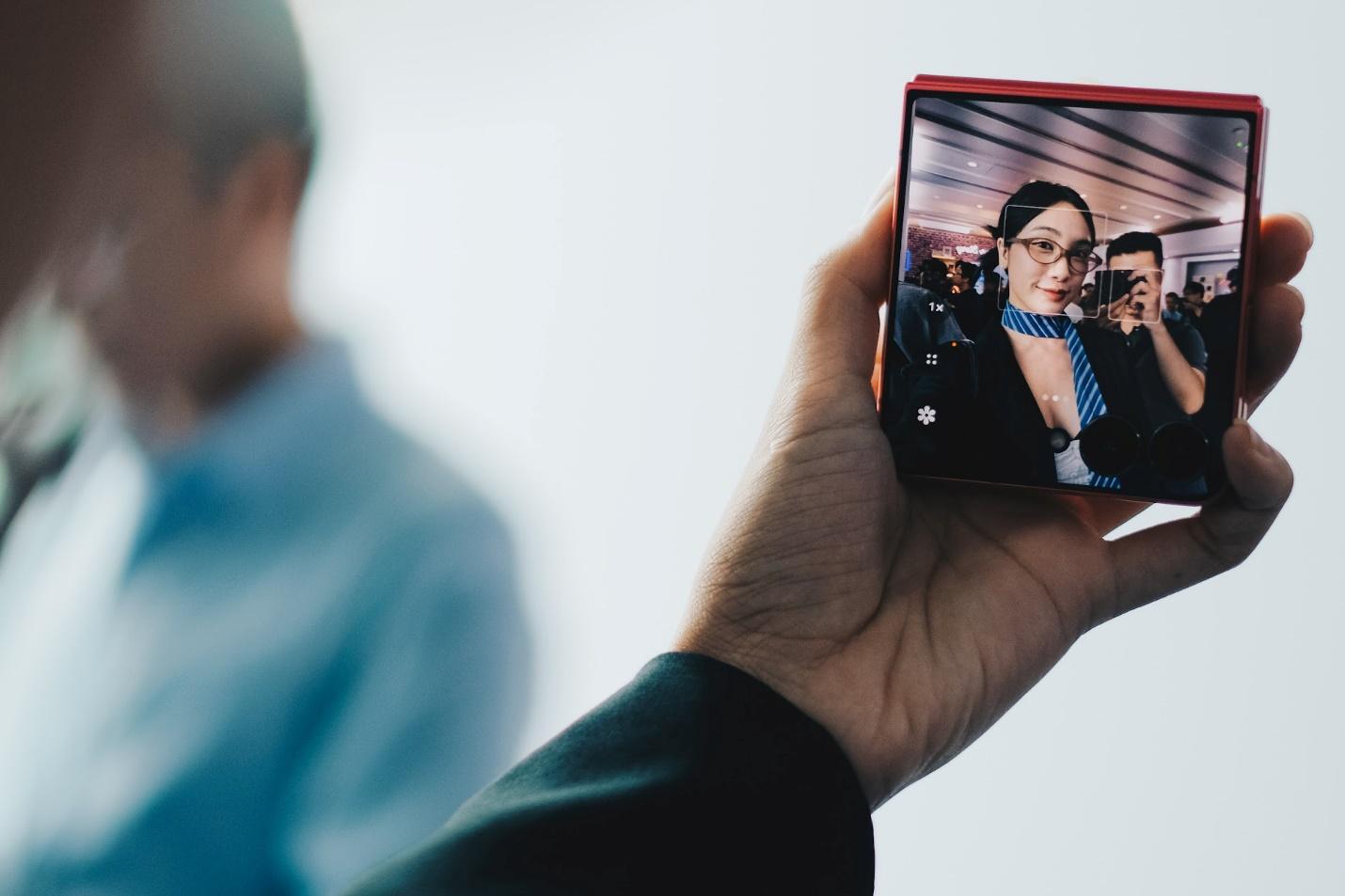 ‘Đặc sản’ Galaxy Z Flip7: Kế thừa tính năng ‘ruột’ dòng Flip, nâng hạng thời trang và sức mạnh AI - Ảnh 2.