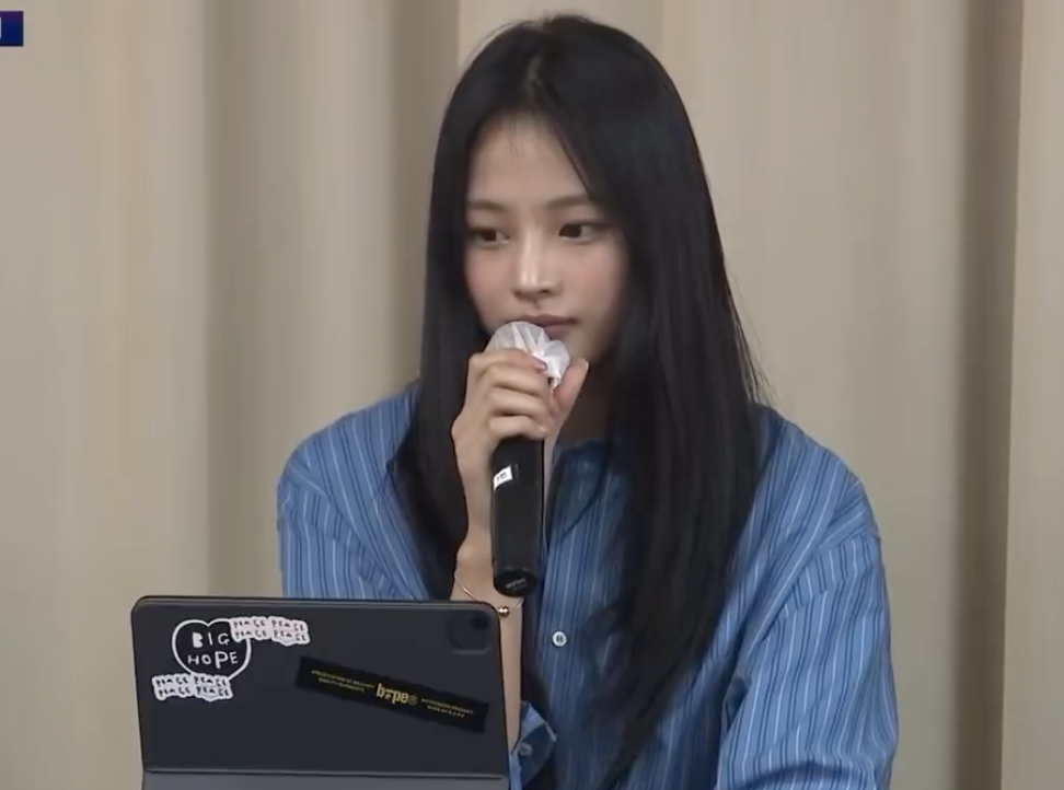 A photo of Minji holding micro phone