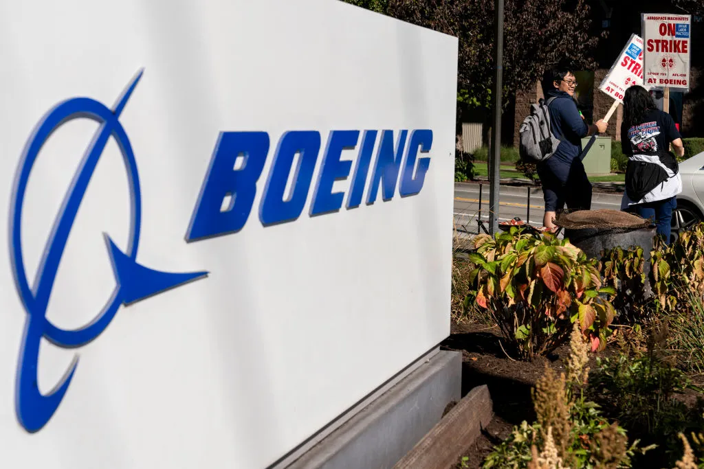 Boeing нужна помощь, чтобы остановить траты денег и убытки