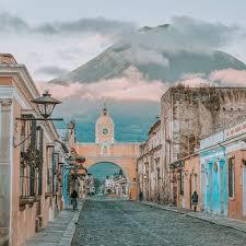 TR3S MOIRAS - Un viaje en el tiempo a la Antigua Guatemala, donde cada  rincón cuenta una historia única. 🕰️📜 En cada esquina, descubro la  perfecta combinación entre la historia colonial y