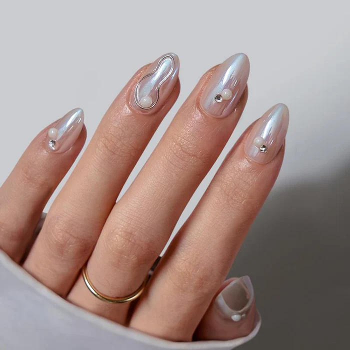 Vacation Nail Inspo - Seashell Accents