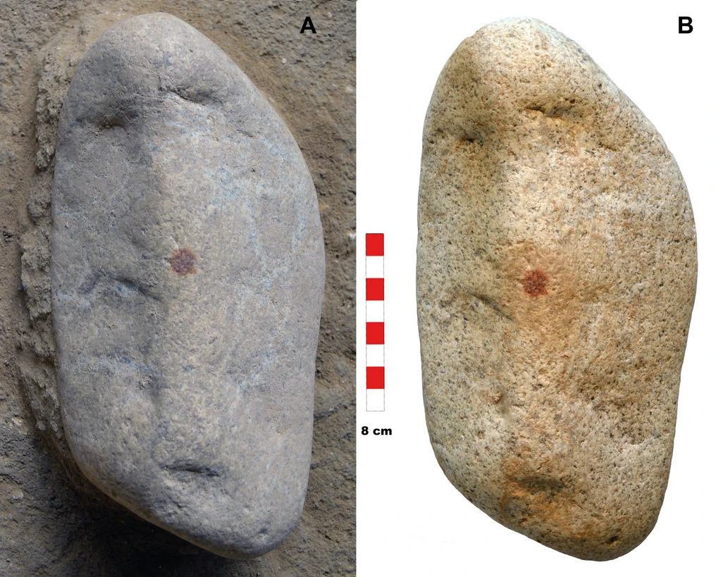 A. The object before being fully excavated; B. Once unearthed, it is possible to appreciate the three main cavities and the central position of the red dot