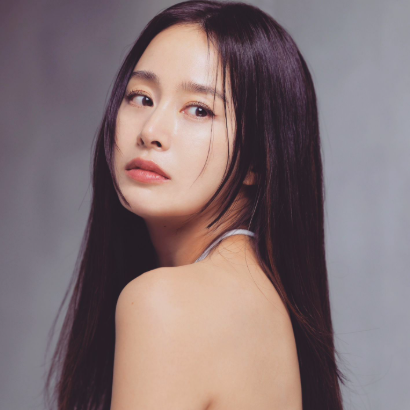This contains an image of Actress Kim Tae Hee