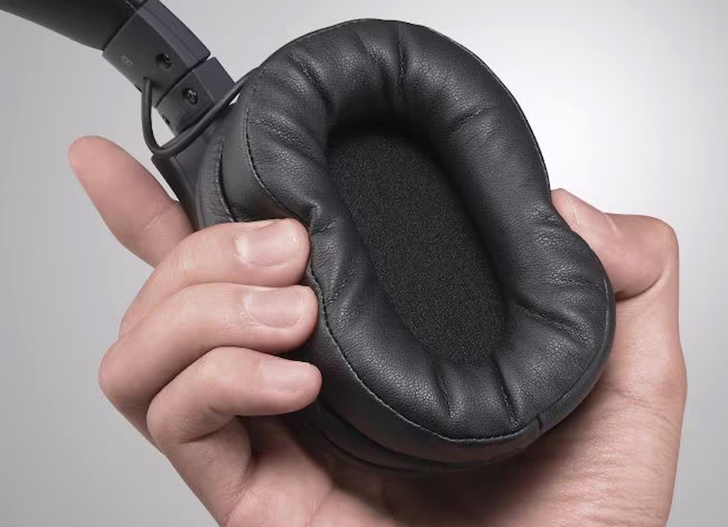 Yamaha YH-L500A earpad.