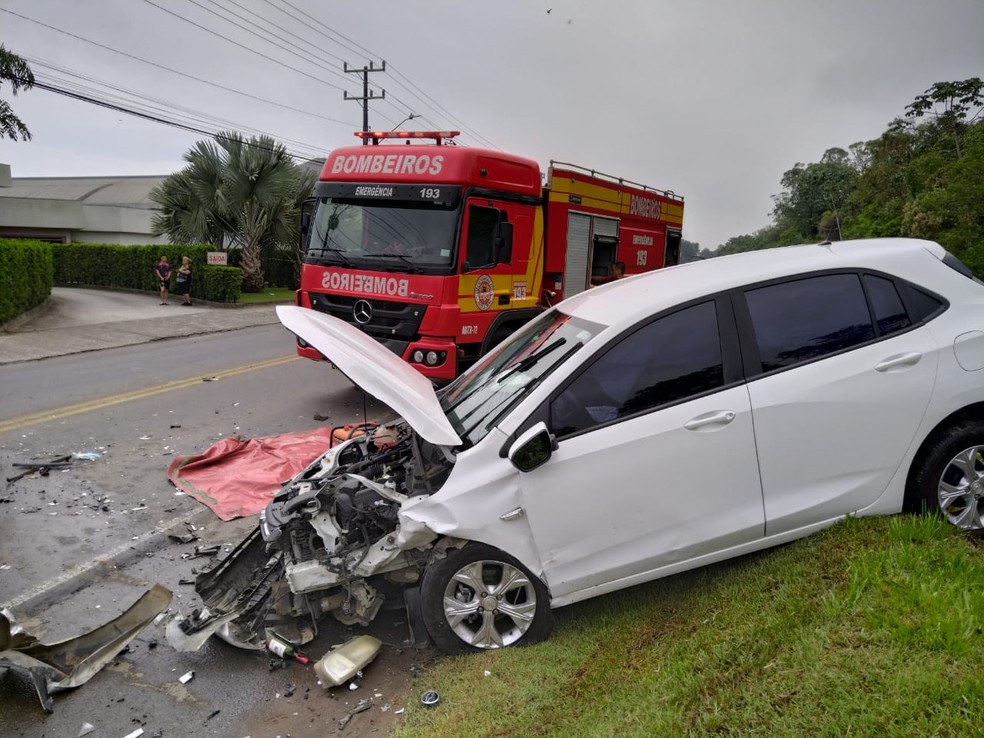 Casal bate carro aps fugir de motel sem pagar conta de R$ 1,2 mil em SC, diz PM  Foto: Corpo de Bombeiros/Divulgao