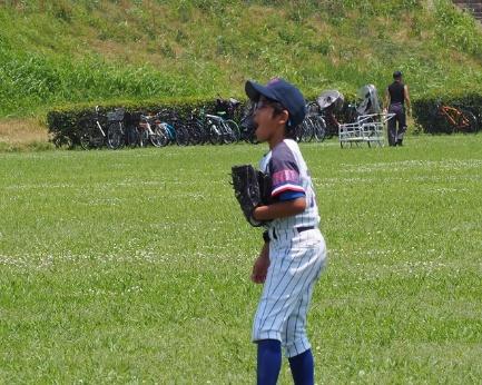 草の上に置かれた野球選手の男の子

AI 生成コンテンツは誤りを含む可能性があります。