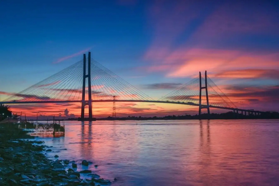 My Thuan Bridge at sunset. Source: Traveloka