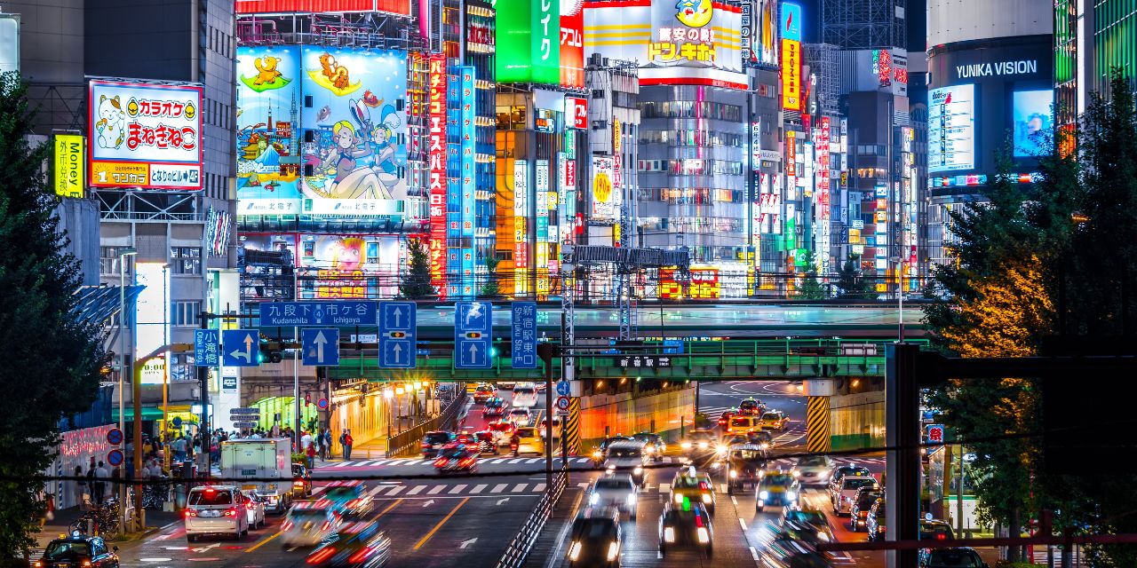 shinjuku at night