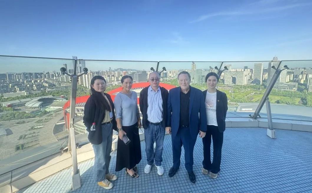 A group of people standing on a rooftop

Description automatically generated