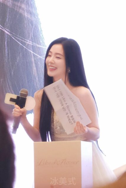 This contain an image of Red Velvet's Irene