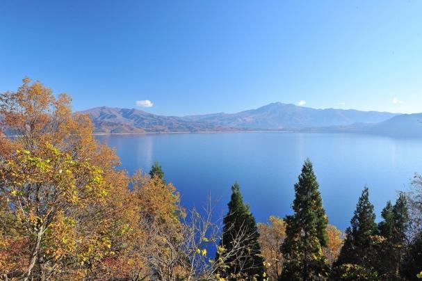 森の中の山の景色

AI 生成コンテンツは誤りを含む可能性があります。