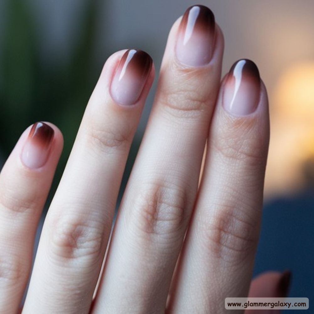 Short Fall Nail having Brown Gradient Nail Art
