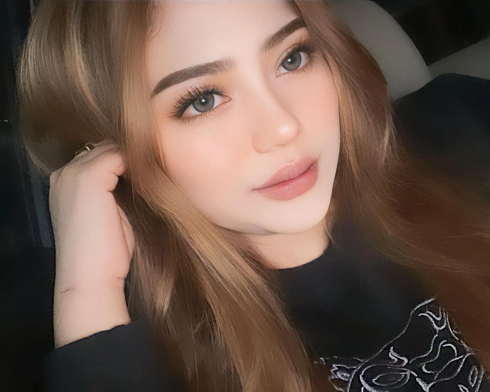 Gadis Manja yang Menggoda, gadis manja, menggoda, seksi