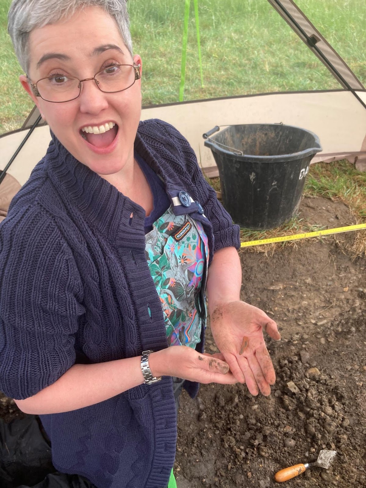 A person holding dirt in her hands

AI-generated content may be incorrect.